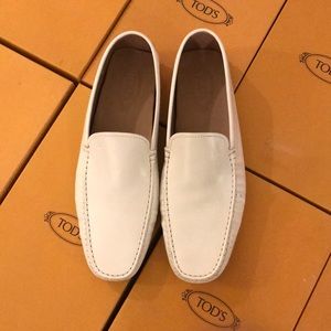 Tod’s White Gommino textured-leathered loafers